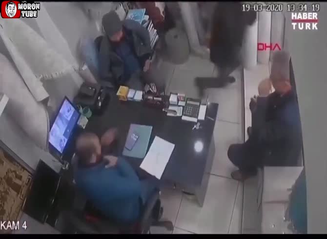 Video :In a store, someone sneezes, causing alarm (T&uuml;rkiye)